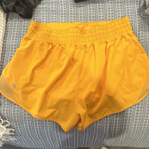 Lululemon Hotty Hot 2.5 inch gold shorts - Picture 2 of 3